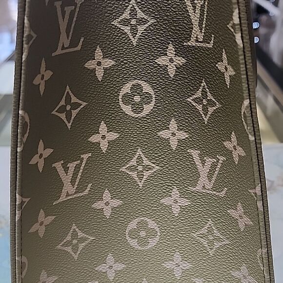 NEW!! RARE!!! Louis Vuitton Giant Monogram ONTHEGO MM Sunset Kaki Tote Bag Purse - Picture 6 of 16